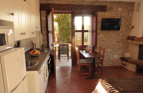 Ibero Apartment | Studio (2 pax) with views of the river and pool. 10 minutes from Pamplona.