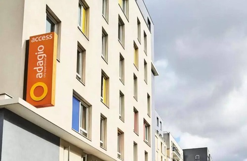 Saint-Denis Apartment | Studio 2 People