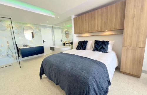 Naturist Village Apartment | Studio 210, Héliopolis AB, Village naturiste