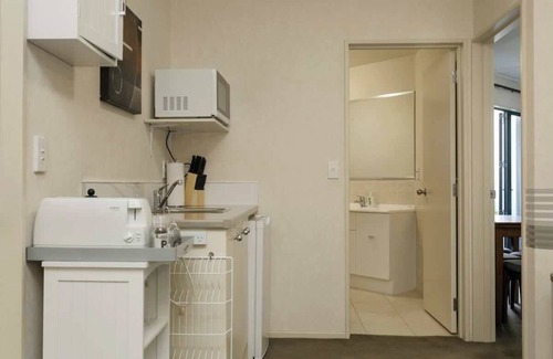 Waipahihi Apartment | Studio 28 Deluxe King Unit