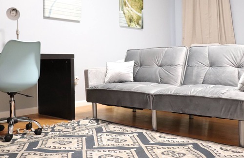 North Cambridge Apartment | Studio 3-minute walk to subway, bus: Harvard,MIT,Lesley,Tufts,downtown Boston