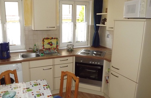 Old Town Apartment | Studio '3' with Shared Terrace