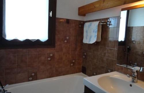 Les Carroz-d'Araches Apartment | Studio 4 pers, centre village d'Arâches, balcon ouest, proche pistes et commodités - FR-1-572-137