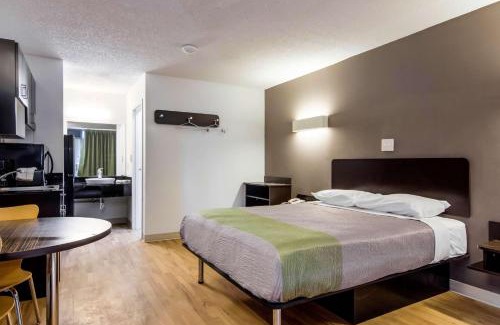LaGrange Hotel | Studio 6 LaGrange