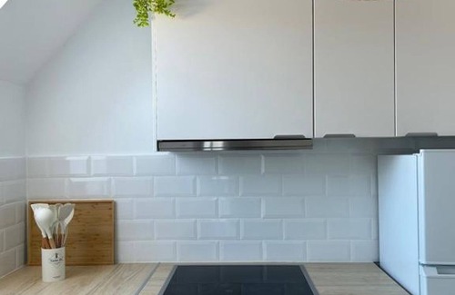 San Luis de Sabinillas Apartment | Studio Apartment 'Estudio San Luis De Sabinillas' with Shared Pool, Wi-Fi and Air Conditioning