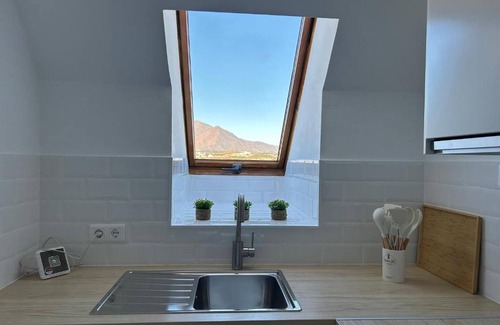 San Luis de Sabinillas Apartment | Studio Apartment 'Estudio San Luis De Sabinillas' with Shared Pool, Wi-Fi and Air Conditioning