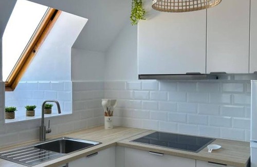San Luis de Sabinillas Apartment | Studio Apartment 'Estudio San Luis De Sabinillas' with Shared Pool, Wi-Fi and Air Conditioning