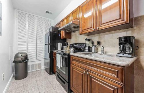 Center City Apartment | Studio Across the Street from Convention Center 2R