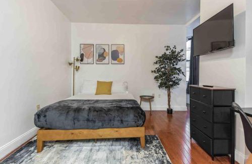 Center City Apartment | Studio Across the Street from Convention Center 2R