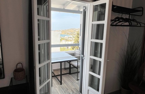 Paros Apartment | Studio 'Aeolian Blu 3' with Sea View, Wi-Fi and Air Conditioning