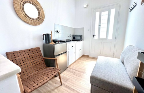 Paros Apartment | Studio 'Aeolian Blu 5' with Sea View, Wi-Fi and Air Conditioning