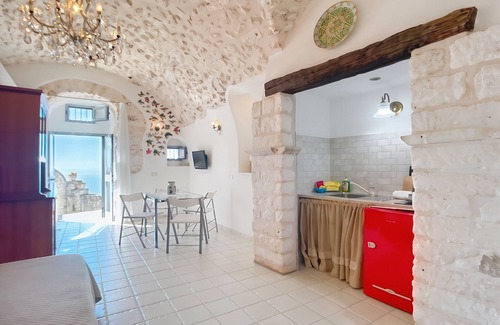 Monte Sant'Angelo Apartment | Studio 'Al Torrione 2' with Sea View and Air Conditioning