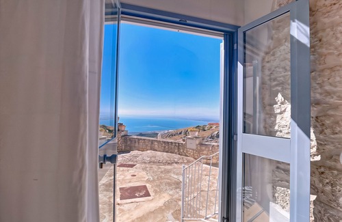 Monte Sant'Angelo Apartment | Studio 'Al Torrione 2' with Sea View and Air Conditioning