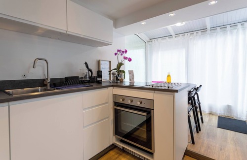 Clohars-Fouesnant Apartment | Studio Apartment 'À La Campagne Avec Piscine' with Shared Pool, Shared Garden and Wi-Fi