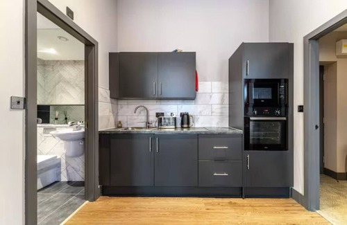 Chinatown Apartment | Studio Apartment 105 (Sleeps 4) - minutes from L1 and all major attractions