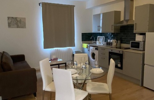 Walpole Apartment | Studio apartment in Ealing F5