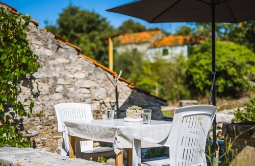 Zrnovo Apartment | Studio apartment in Žrnovo with Terrace, Air condition, WIFI (3709-1)