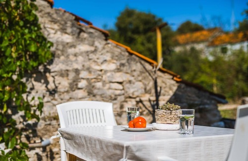 Zrnovo Apartment | Studio apartment in Žrnovo with Terrace, Air condition, WIFI (3709-1)