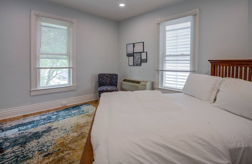 Deer Park Apartment | Studio apartment near all the coffee shops and restaurants in the Highlands