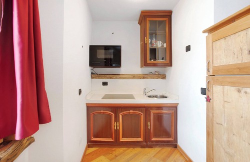 Bormio Apartment | Studio Apartment 'Premesan' with Mountain View and Wi-Fi