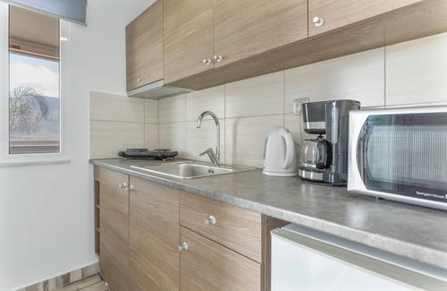 Alikanas Apartment | Studio Apartment "Villa Dionysia S2" close to the Beach with Shared Pool & Wi-Fi