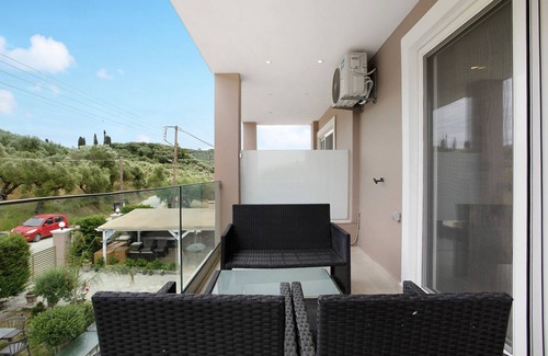 Alikanas Apartment | Studio Apartment 'Villa Dionysia 9' with Shared Pool, Wi-Fi and Air Conditioning