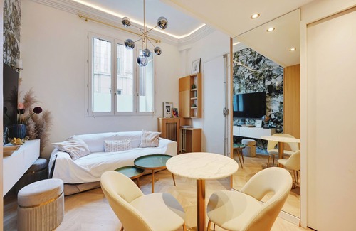Faubourg-du-Roule Apartment | Studio Arc de Triomphe