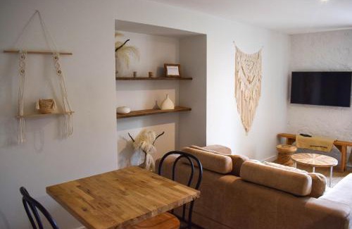 Dole Apartment | Studio au Moulin " La Plage " Vue unique sur la Petite Venise