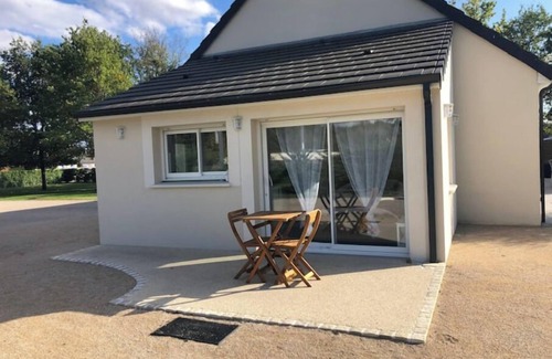 Villefranche-sur-Cher Apartment | Studio Au Number 10, free breakfast basket