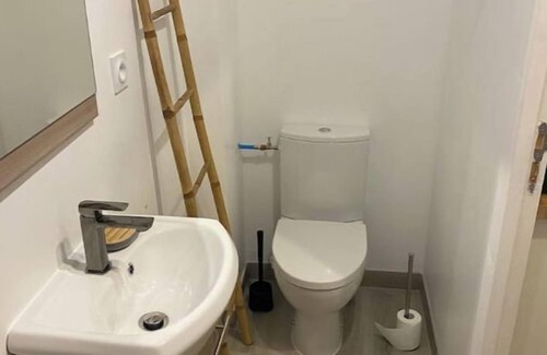 Villefranche-sur-Cher Apartment | Studio Au Number 10, free breakfast basket