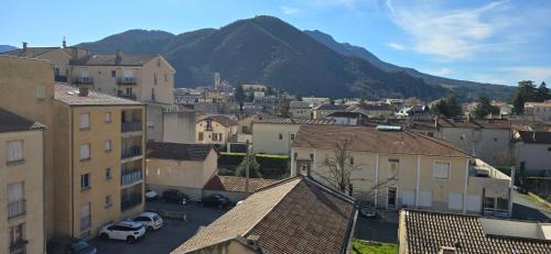 Digne-les-Bains Apartment | Studio avec terrasse vue sur cousson