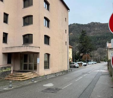 Digne-les-Bains Apartment | Studio avec terrasse vue sur cousson