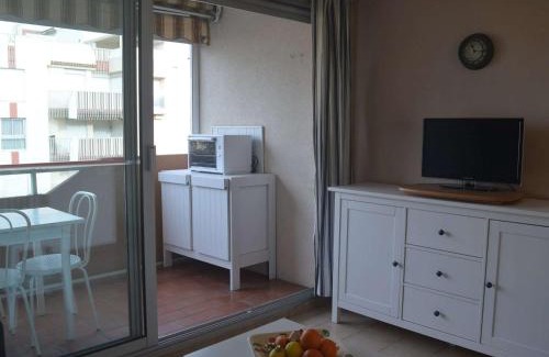 Saint-Raphael Apartment | Studio cabine à St-Raphaël avec terrasse et parking, à 100m de la plage - FR-1-226A-23