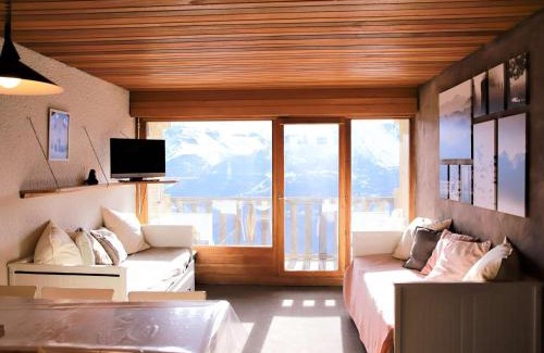 Auris Apartment | Studio cabine au pied des pistes avec balcon et ascenseur à Auris en Oisans - FR-1-297-154