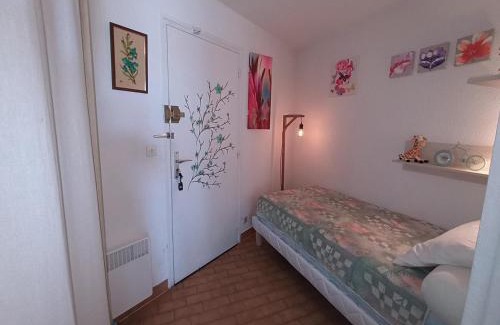 Sete Apartment | Studio cabine climatisé face plage avec parking à Sète - FR-1-338-539