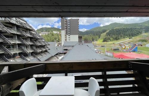 Laveissiere Apartment | Studio-cabine cosy: au pied des pistes, balcon Sud-Est, commerces et patinoire à proximité - FR-1-787-42