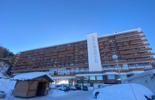 Plagne Centre Apartment | Studio cabine rénové à Plagne Centre avec balcon et proche des pistes - FR-1-455-68