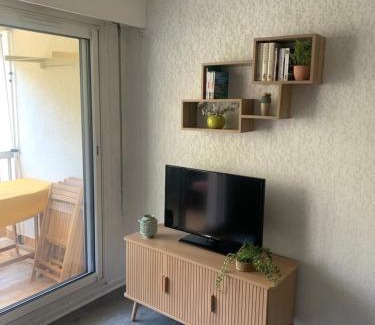 Saint-Mandrier-sur-Mer Apartment | Studio calme 4 personnes 400 m de la plage sur la presqu'île de St mandrier proche toulon