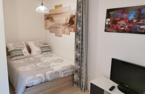 Saint-Pierre-du-Mont Apartment | Studio calme avec parking