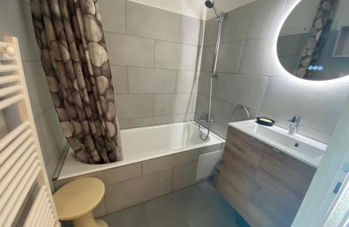 La Chapelle-d'Abondance Apartment | Studio central avec balcon et parking à La Chapelle-d'Abondance - FR-1-692-95