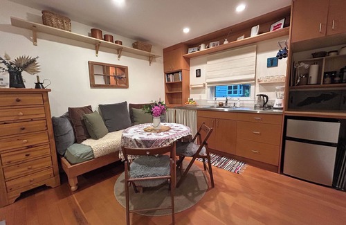 North Cowichan Cottage | Studio Cedar Guest Cottage