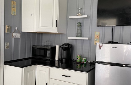Hampton Condo | Studio Condo 2 minute walk across the street to the beach.
