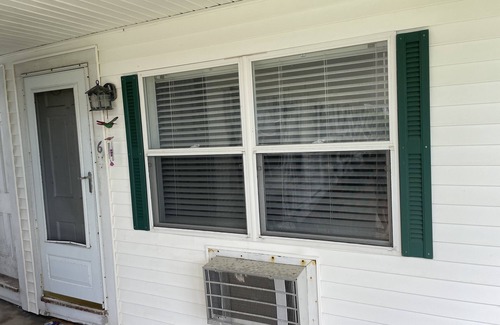 Hampton Condo | Studio Condo 2 minute walk across the street to the beach.