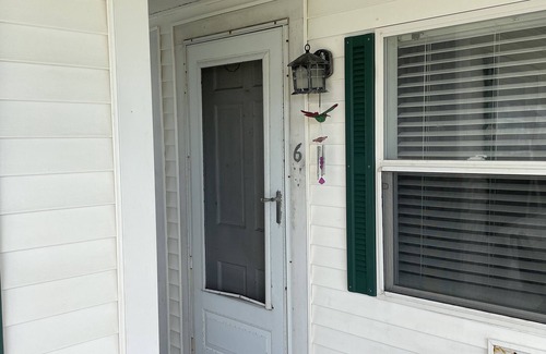 Hampton Condo | Studio Condo 2 minute walk across the street to the beach.