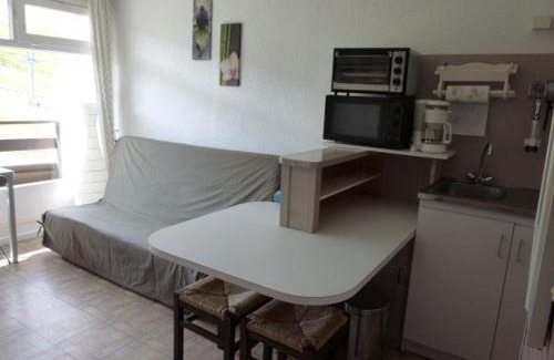 Arette Apartment | Studio confortable avec balcon et casier à skis, 4/6 personnes, au pied des pistes - FR-1-602-40