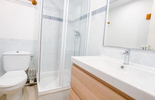 Le Lavachet Apartment | Studio confortable proche pistes et commerces avec balcon - FR-1-502-498