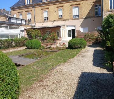 Sedan Apartment | Studio cosy à Sedan avec jardin clôturé de 22 m²