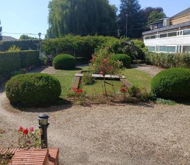 Sedan Apartment | Studio cosy à Sedan avec jardin clôturé de 22 m²