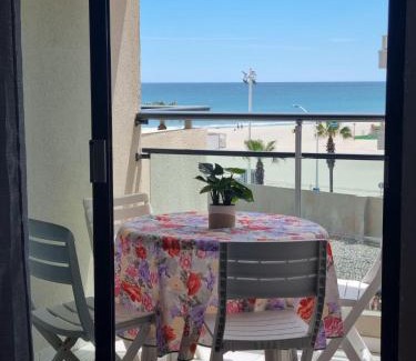 Mediterranee Apartment | Studio cosy CLIMATISE vue mer Canet Plage 3étoiles