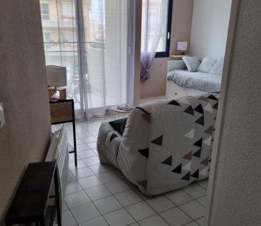 Mediterranee Apartment | Studio cosy CLIMATISE vue mer Canet Plage 3étoiles